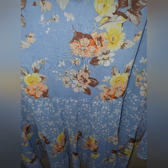 EST 1946 "Cato" Light Blue Floral V-Neck Tiered Peasant Top - Picture 4 of 9